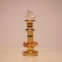 Flacon de parfum « Gilded Dervish » en verre soufflé à la main, orné de détails décoratifs dorés